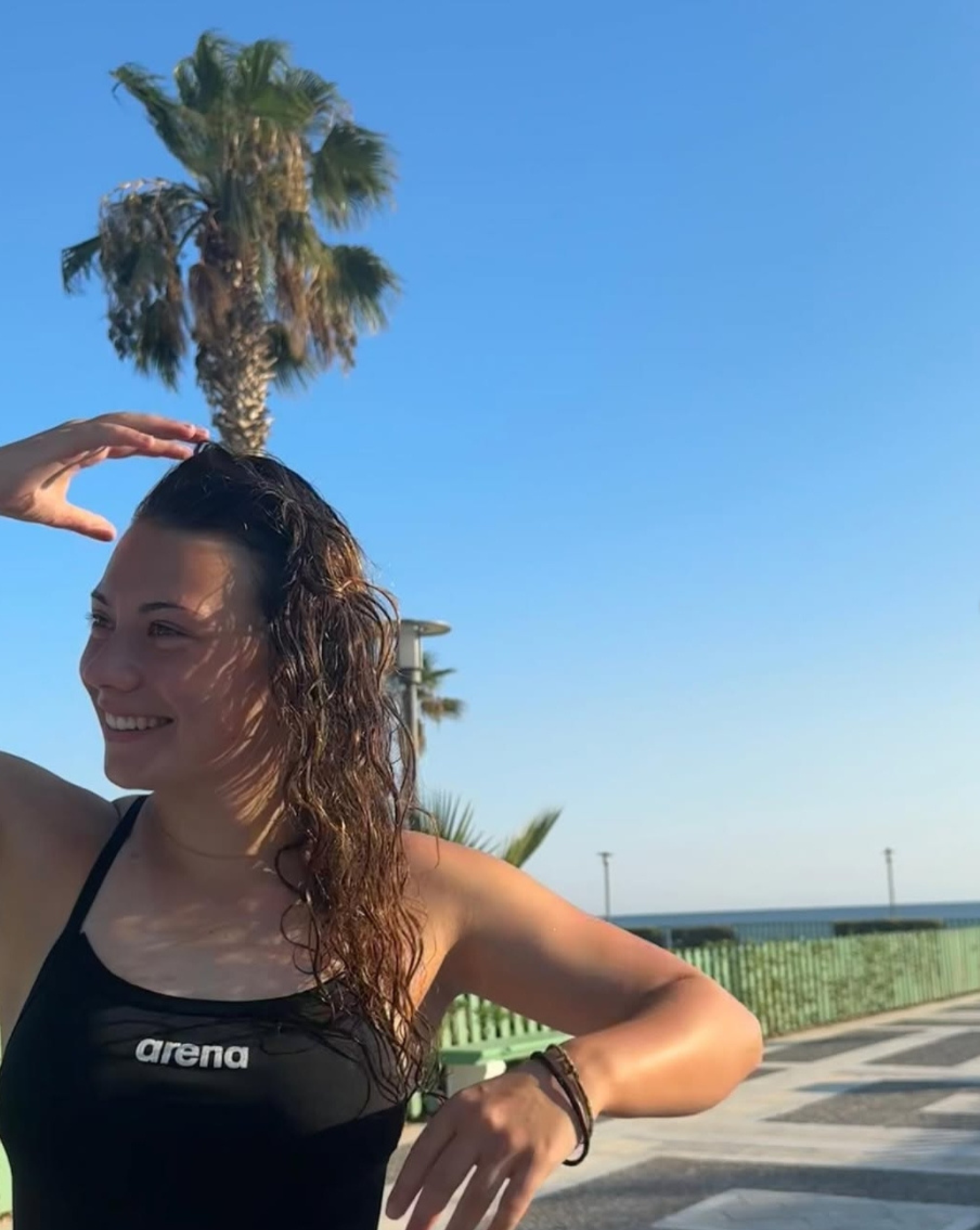 Portraitnahe Aufnahme der Athletin im Becken